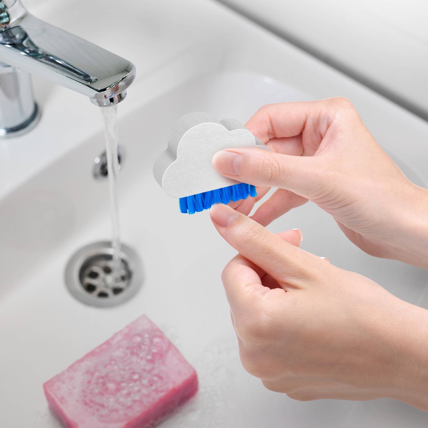 Fred & Friends | Cumulus - Cloud Nail Brush