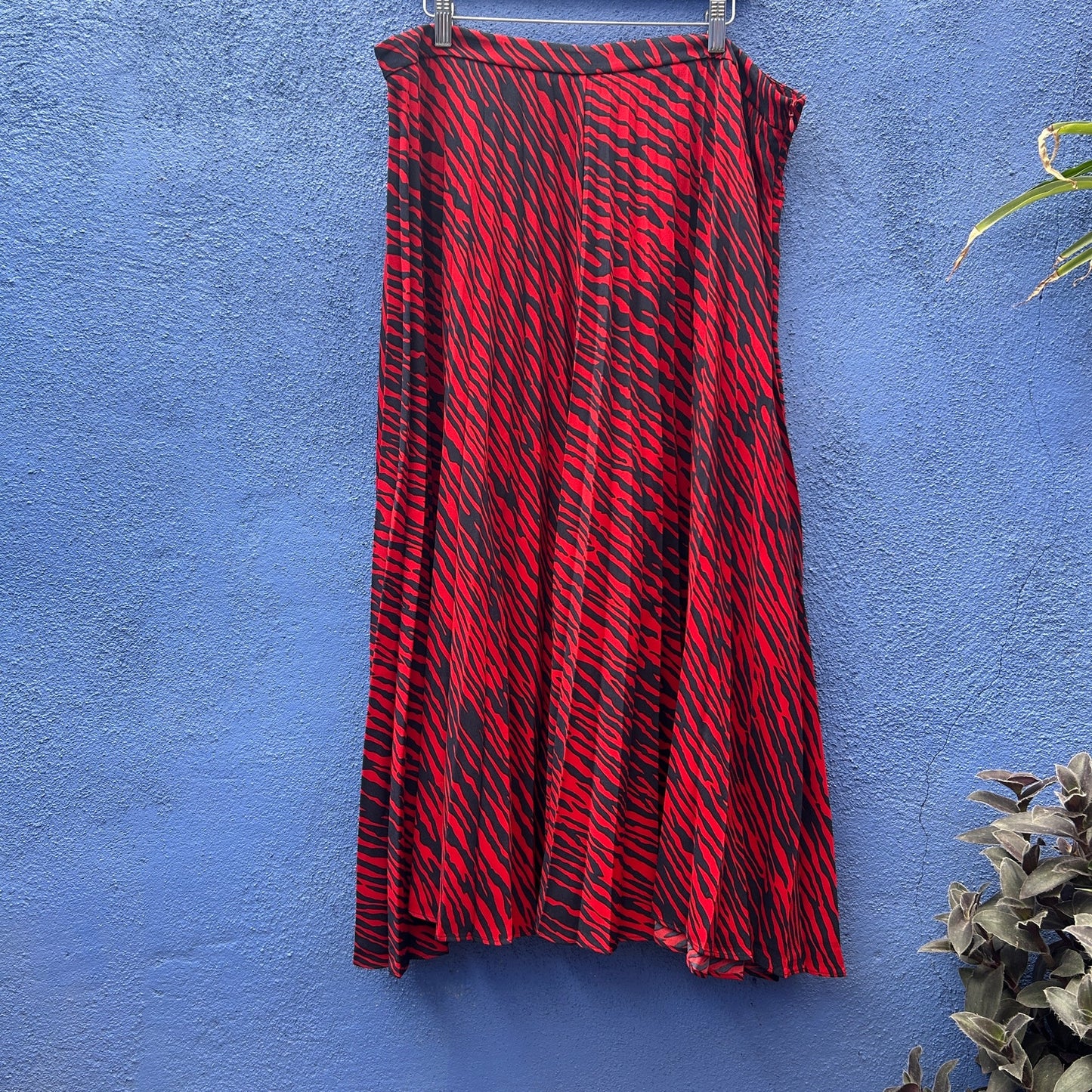 boden red and navy pleated maxi skirt
