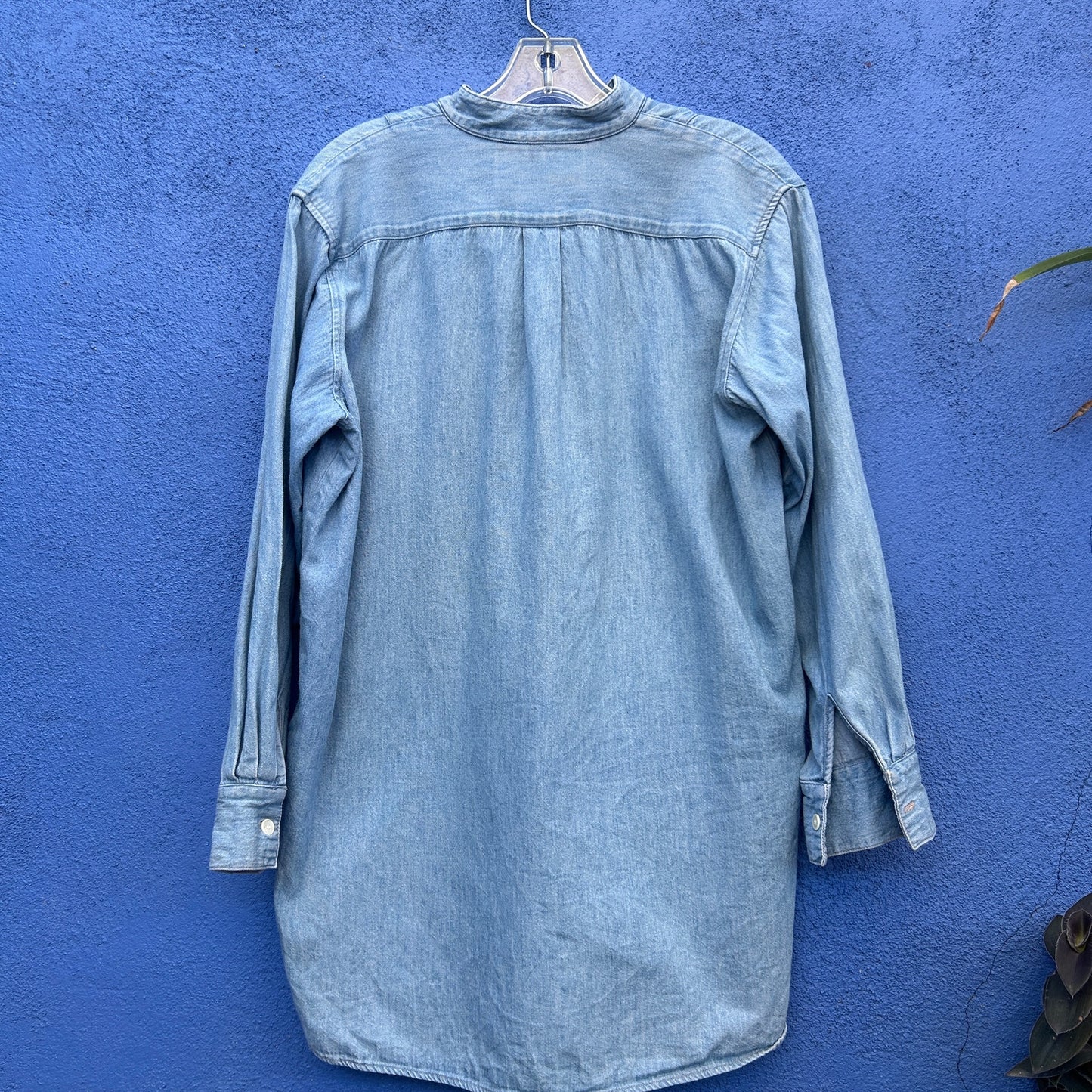 vintage express chambray 5 button top