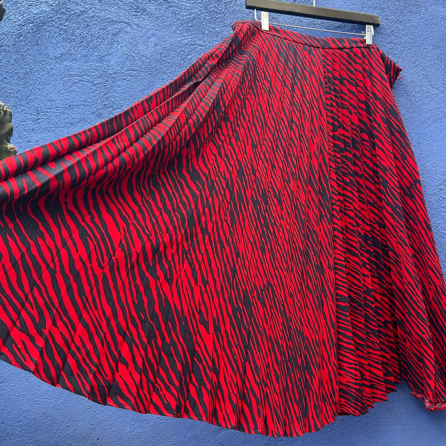 boden red and navy pleated maxi skirt