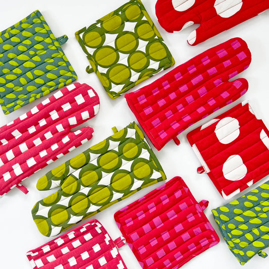 Oven Mitt & Potholder Set | See Design