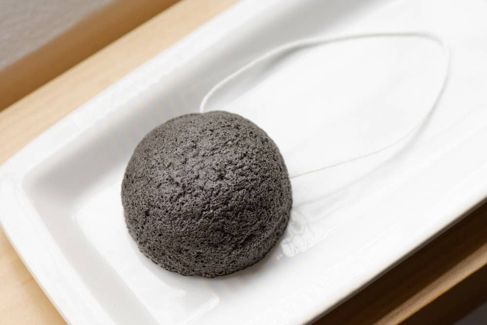 LUNA Charcoal Facial Sponge - Bulk Unpackaged - No Tox Life