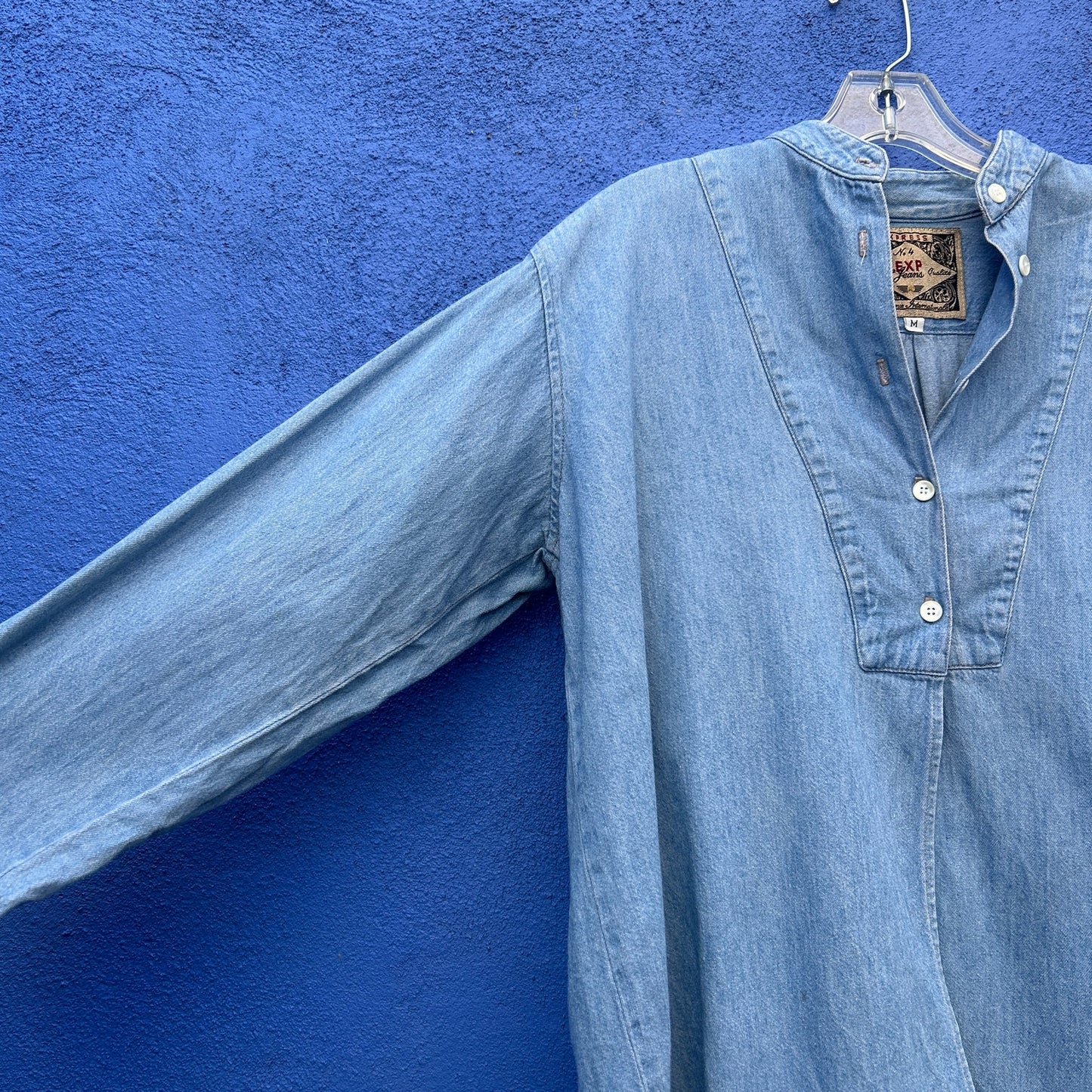 vintage express chambray 5 button top
