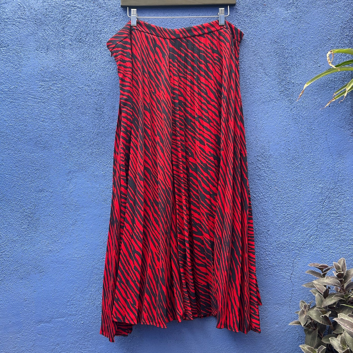 boden red and navy pleated maxi skirt