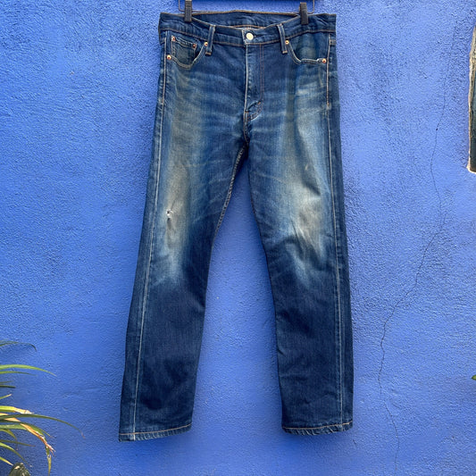 levi's distressed 513 jeans