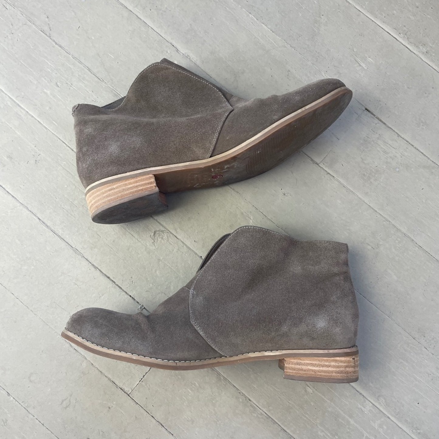 Blondo Taupe Waterproof Suede Slouchy Pull On Chukka Ankle Boots